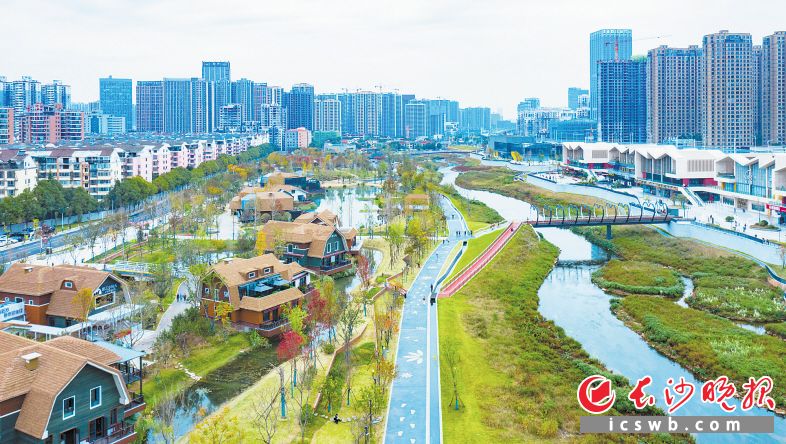 　　雨花区圭塘河井塘段海绵示范公园。邹麟 摄