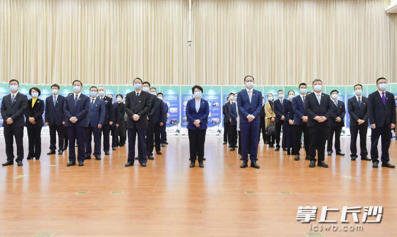 与会人员观看“清廉长沙 赓续前行”专题片。