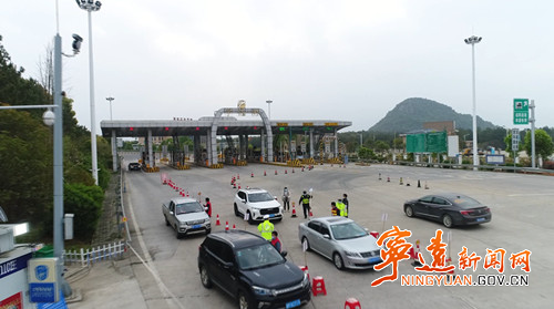 【疫情防控】宁远：24小时值守高速卡点   严守疫情防控“第一关”_副本500.jpg
