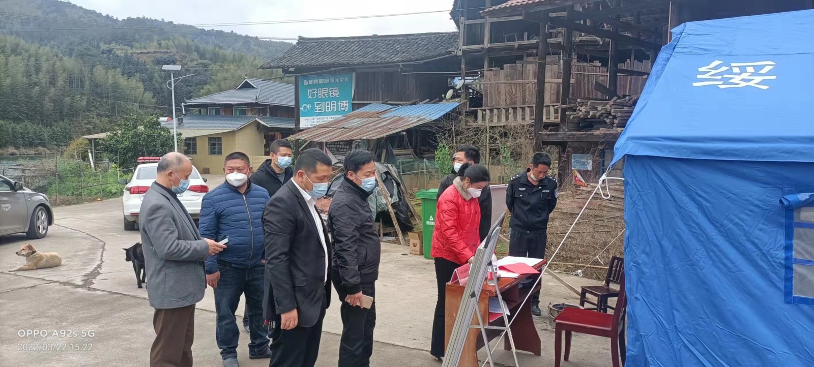 县彭主任，金子岩乡邓书记坪磨村督察疫情防控卡点。.jpg