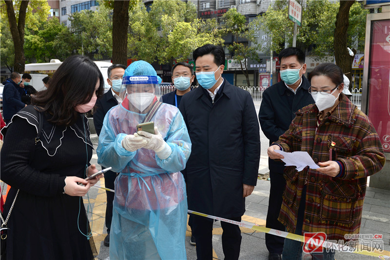 3月23日下午，市委副书记、市长黎春秋在长城酒店隔离点详细了解隔离点日常防疫管理、人员配备、物资保障