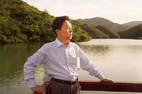 周伟文.jpg