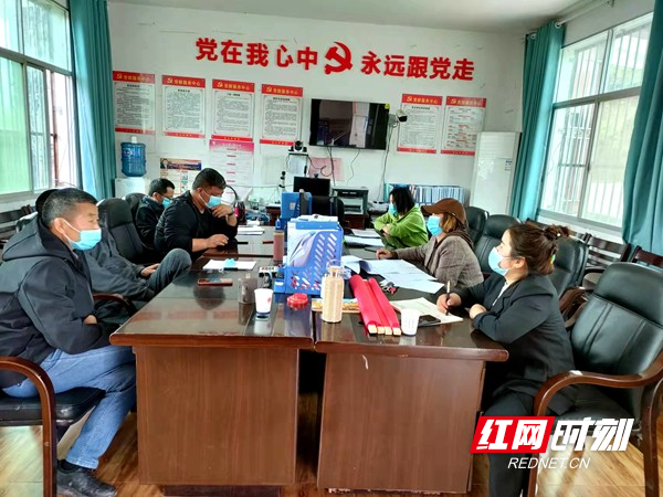 召开疫情防控、疫苗接种工作部署会。.jpg