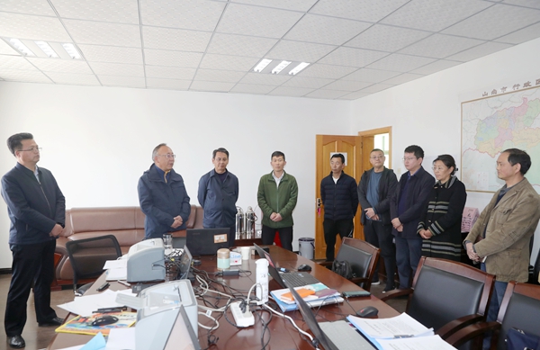 图为次仁平措在市配合中央生态环保督察工作领导小组办公室检查指导工作_副本.jpg
