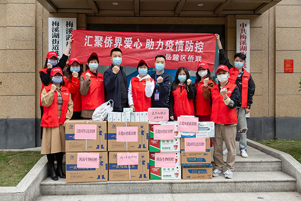 区侨联、区党外知联会紧急筹措防疫物资支援梅溪湖街道桃岭社区.jpg