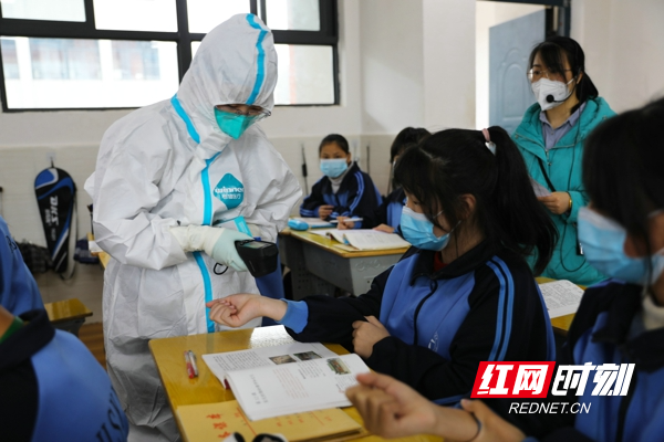 新田县举行学校发热人员应急处置演练