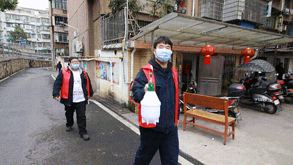 深入疫情防控一线，开展“青春先行，防疫有我”志愿服务活动，_副本.gif