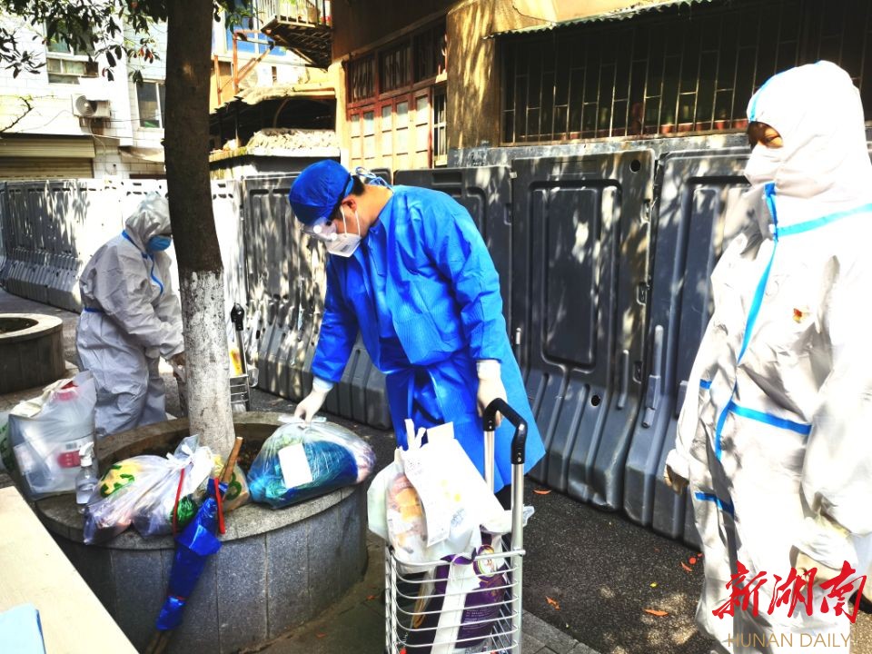 湖南日报|守望相助 彼此温暖 ——记者探访长沙市天心区封控区、管控区