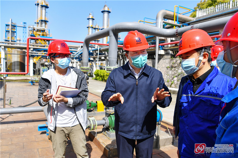 4月7日，市委副书记、市长黎春秋以“四不两直”方式深入溆浦县督导检查安全生产工作。图为黎春秋在湖南湘