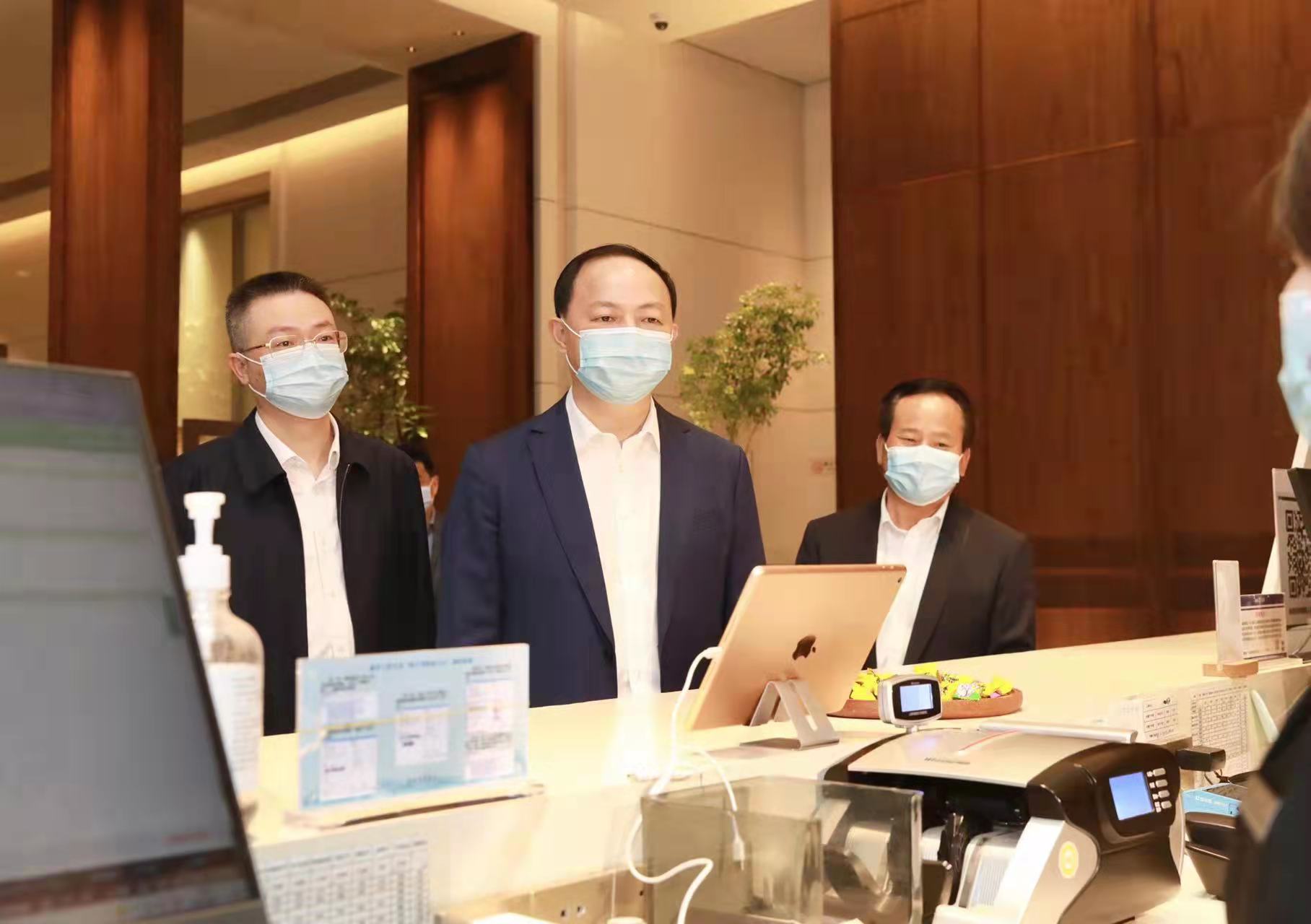 郑建新到一缦酒店调研文旅企业纾困工作。刘书勤 摄