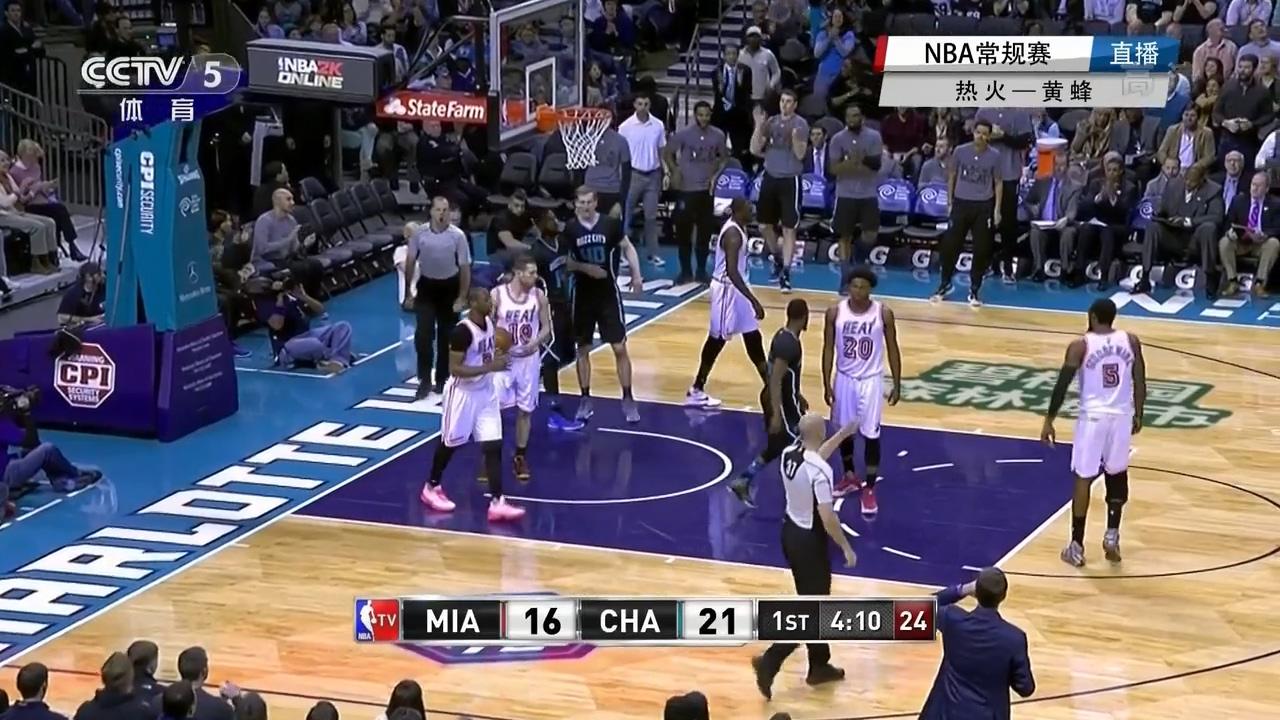 NBA底线的广告牌会放在媒体采访区之后。