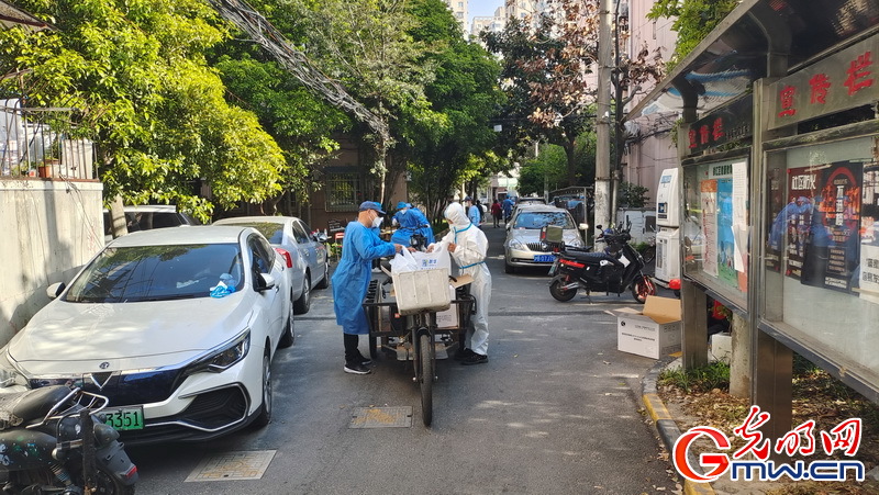 【组图】“守沪者联盟”丨探访上海抗疫一线:核酸 消杀 物资发放