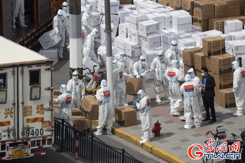 【组图】“守沪者联盟”丨探访上海抗疫一线:核酸 消杀 物资发放