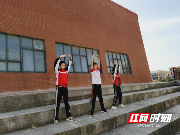 学生虎戏展演.jpg