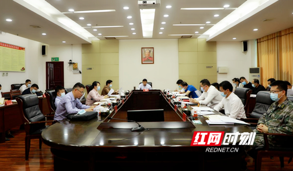 东安县委理论学习中心组开展2022年第四次集中学习