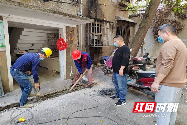 施工队进场正式开工.jpg