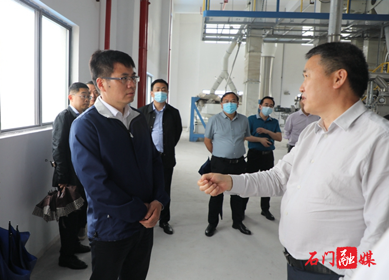 县委书记调度湘佳牧业项目建设2.jpg