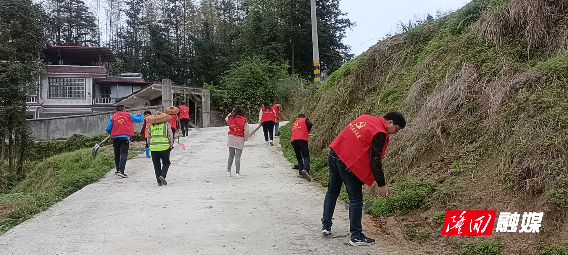 4月环境整治.jpg 4月环境整治.jpg