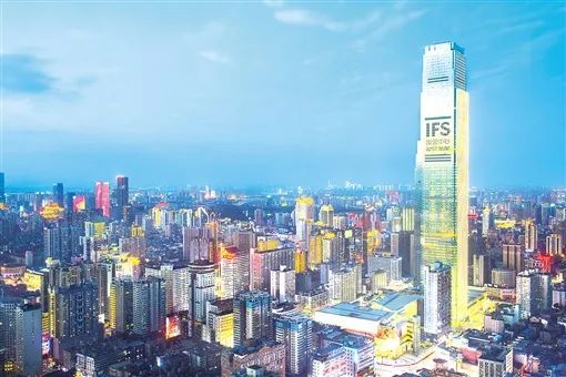 长沙芙蓉CBD，IFS国金中心、长沙世茂环球金融中心傲然挺立，成为中部地区楼宇标杆。湖南日报全媒体记者 唐俊 摄
