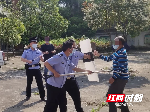 筑牢校园安全防线，板桥派出所开展安全防范演练进校园活动