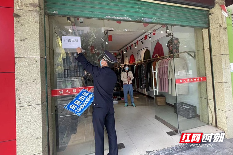 【喜迎二十大·全域文明创建在行动】用服务代替执法 让城市“牛皮癣”回家2.jpg