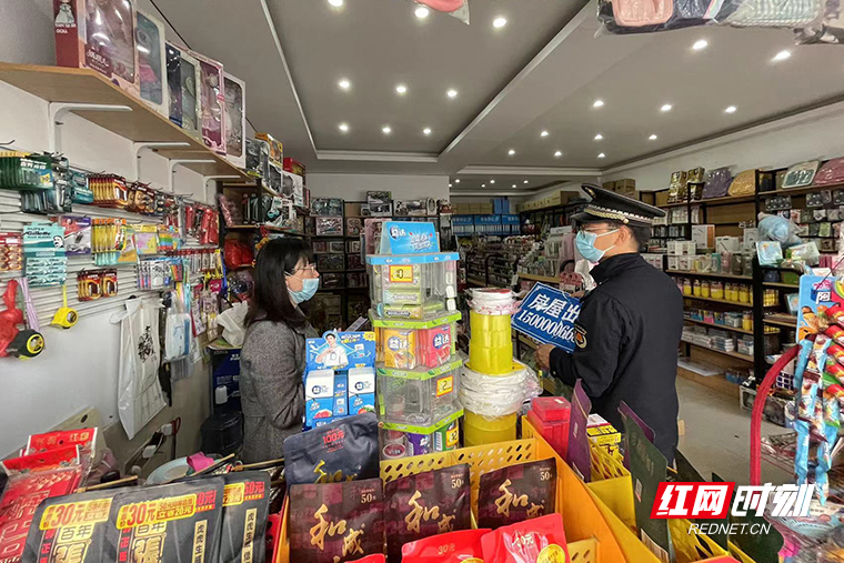 【喜迎二十大·全域文明创建在行动】用服务代替执法 让城市“牛皮癣”回家1.jpg 【喜迎二十大·全域文明创建在行动】用服务代替执法 让城市“牛皮癣”回家1.jpg