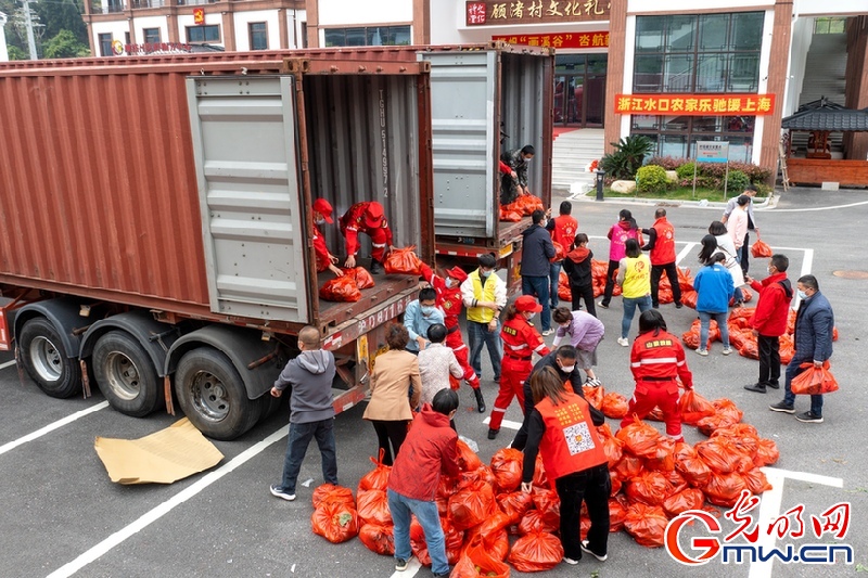 【组图】“守沪者联盟”丨浙江长兴:4000份蔬菜瓜果驰援上海