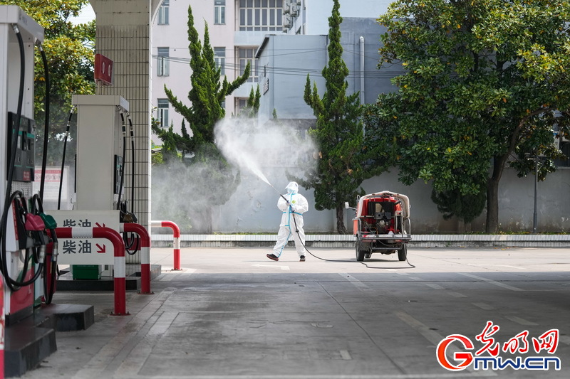 【组图】“守沪者联盟”丨探访上海抗疫一线：为期半个月的环境消杀再度启动