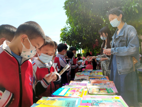 新媒体外宣稿 跳蚤书市进校园 全民阅读正当时(1)(1)233.png