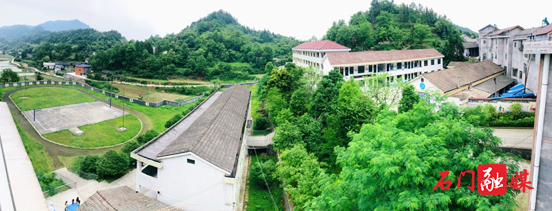 一所乡村小校的“蜕变”之路1.jpg