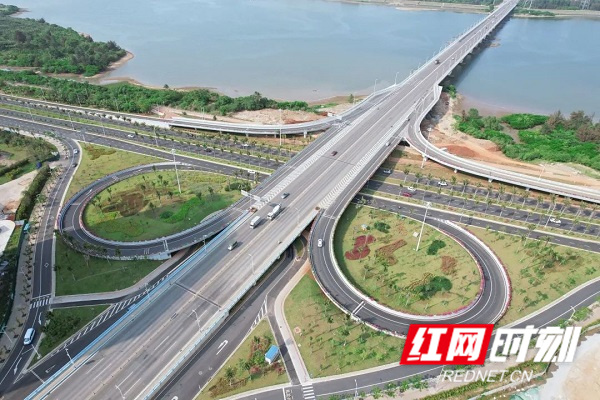 五矿二十三冶承建的海瑞大桥与滨江西路互通立交工程项目。