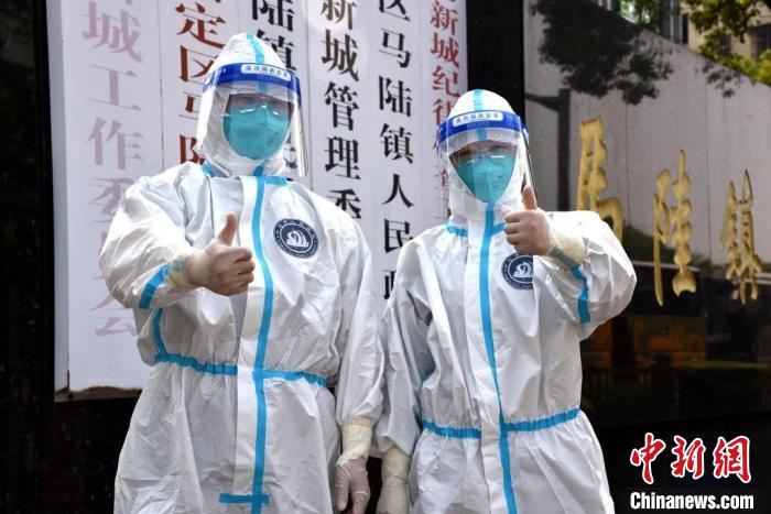 “90后”抗疫“老兵”：与新冠病毒作斗争需要信心和勇气