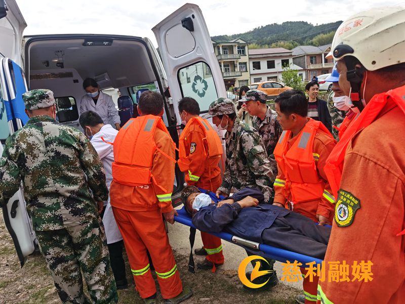 救援群众.jpg