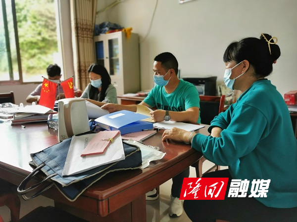d8edbdf1ca62701a85cb77f5adbc8bf.jpg