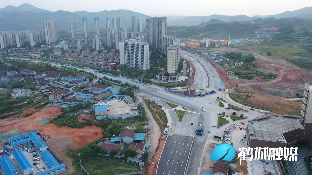 怀化城区四方路南半幅恢复通车（半成品）.mp4_20220425_165843.807.png
