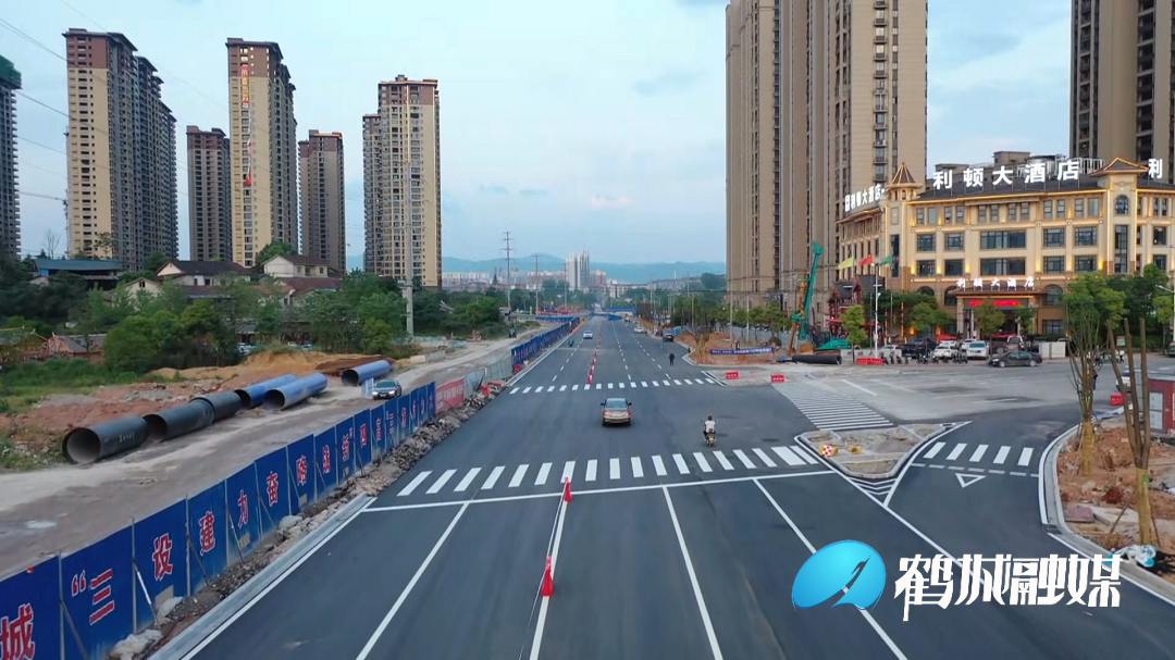 怀化城区四方路南半幅恢复通车（半成品）.mp4_20220425_165803.826.png