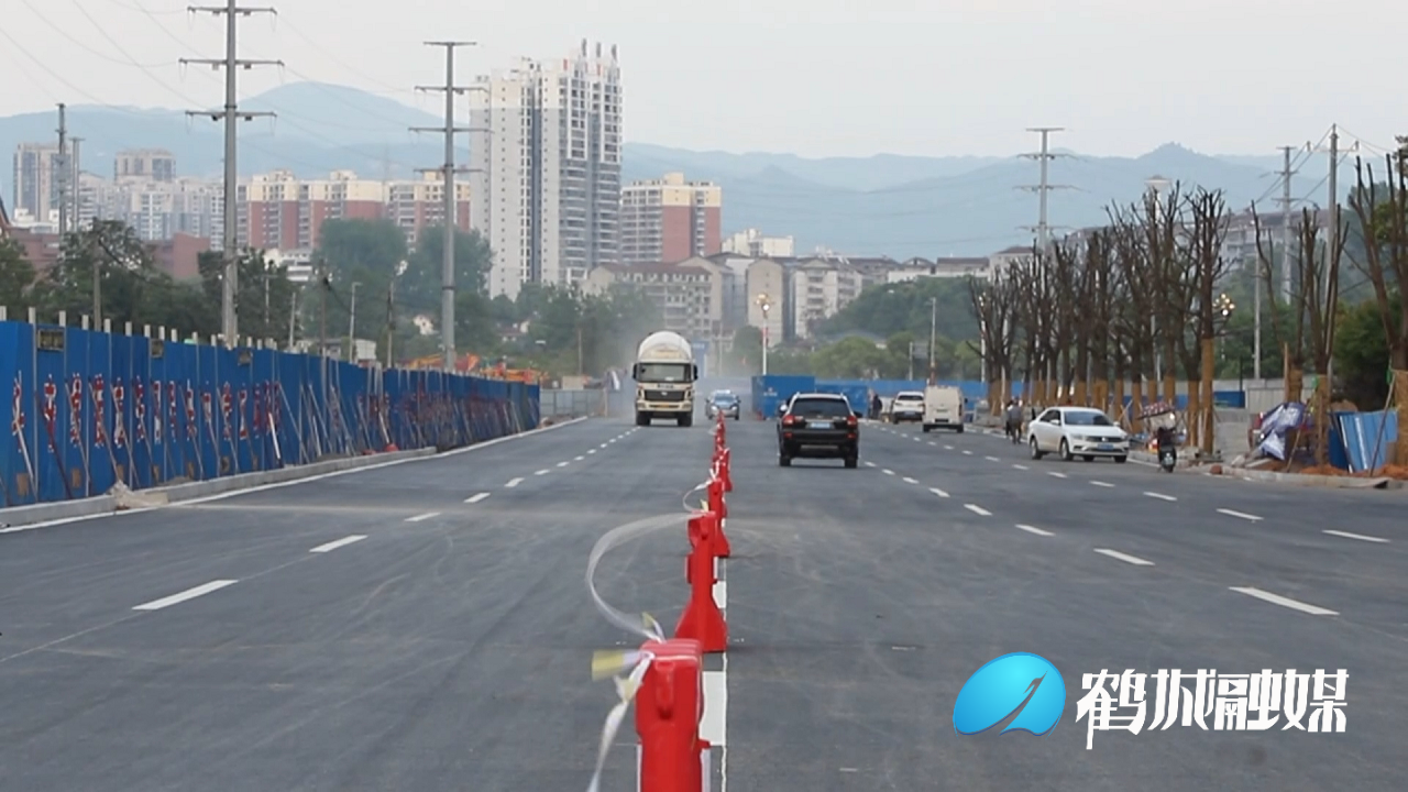 怀化城区四方路南半幅恢复通车（半成品）.mp4_20220425_165942.491.png