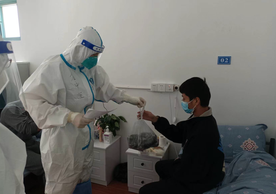 山东援沪医疗队在方舱医院。