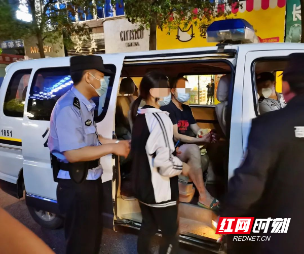 【战疫蓝力量】彼此温暖，警民同心抗疫共续“双向奔赴”的故事
