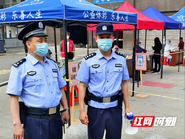 【战疫蓝力量】彼此温暖，警民同心抗疫共续“双向奔赴”的故事