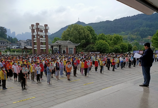 武陵源区第二中学校长思政课开讲.jpg