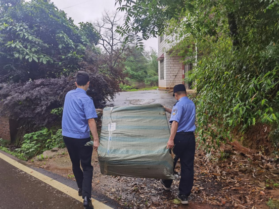 （新媒体）衡山：巡回法庭上门审判 方便“不便”当事人(2)(2)(1)141.png