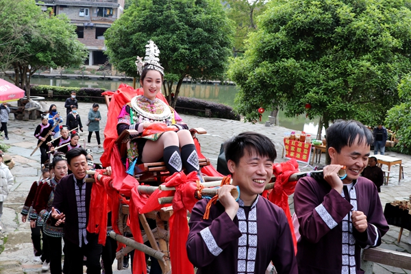 迎亲抬新娘_副本.jpg