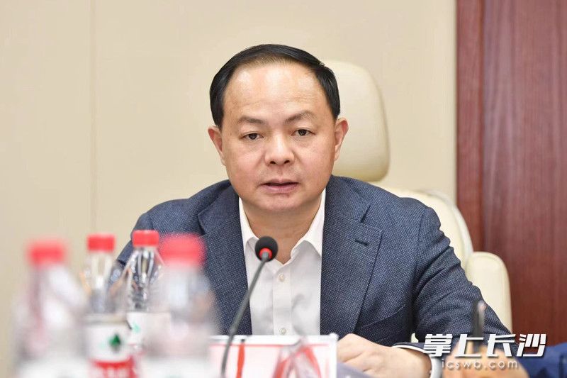 郑建新强调，要以最有力的措施迅速精准抓好排查整治工作。