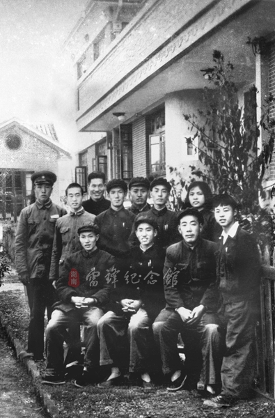 雷锋与望城县委书记张兴玉及其他领导合影_副本.jpg