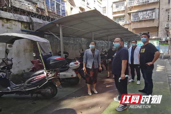 查看电动车停放区安全设施_副本_副本.jpg