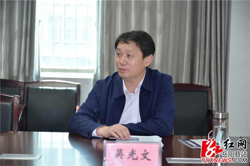 吴光文实地查看公田镇原供销社院内老旧房屋 (4)_副本.jpg