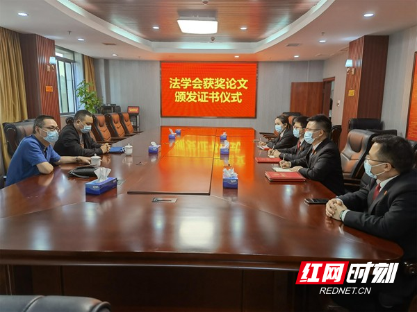 1、座谈会现场.jpg