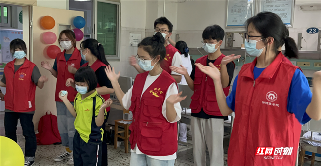 南华医学生走进儿科，照亮临床儿童“心灵之路”