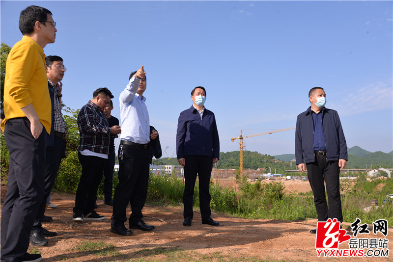 吴光文赴新开镇茅栗村石煤矿重金属(钒矿)污染治理修复现场督导_副本.jpg 吴光文赴新开镇茅栗村石煤矿重金属(钒矿)污染治理修复现场督导_副本.jpg